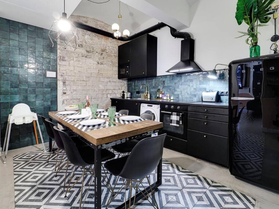 Casa Maria Townhouse- Terrace-4 Bedrooms Holiday home L'Hospitalet de Llobregat